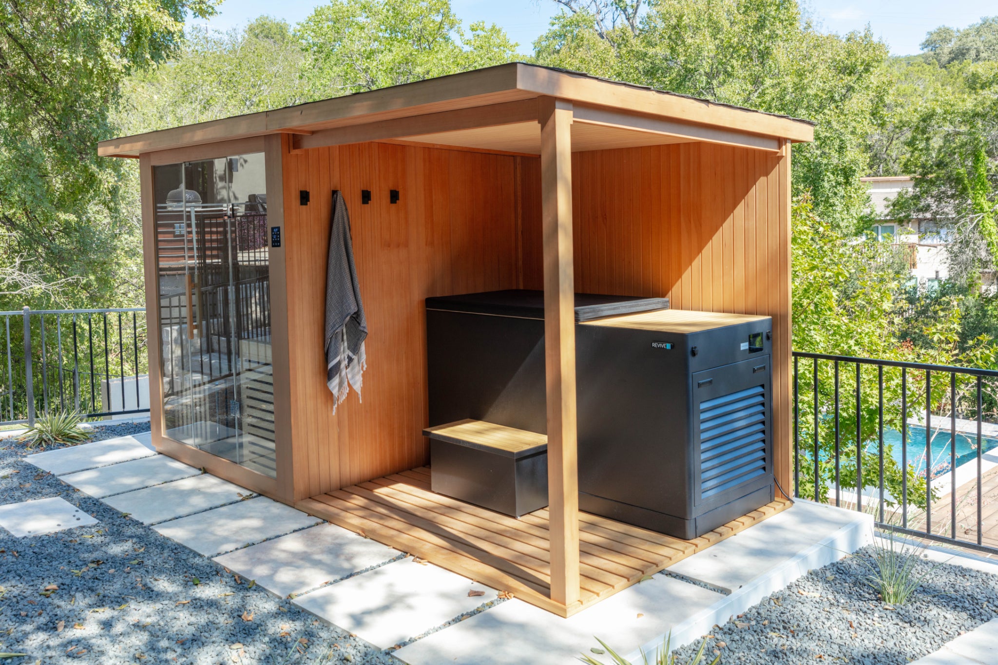 4 Person Extended Sauna & Inflatable Pod Plunge