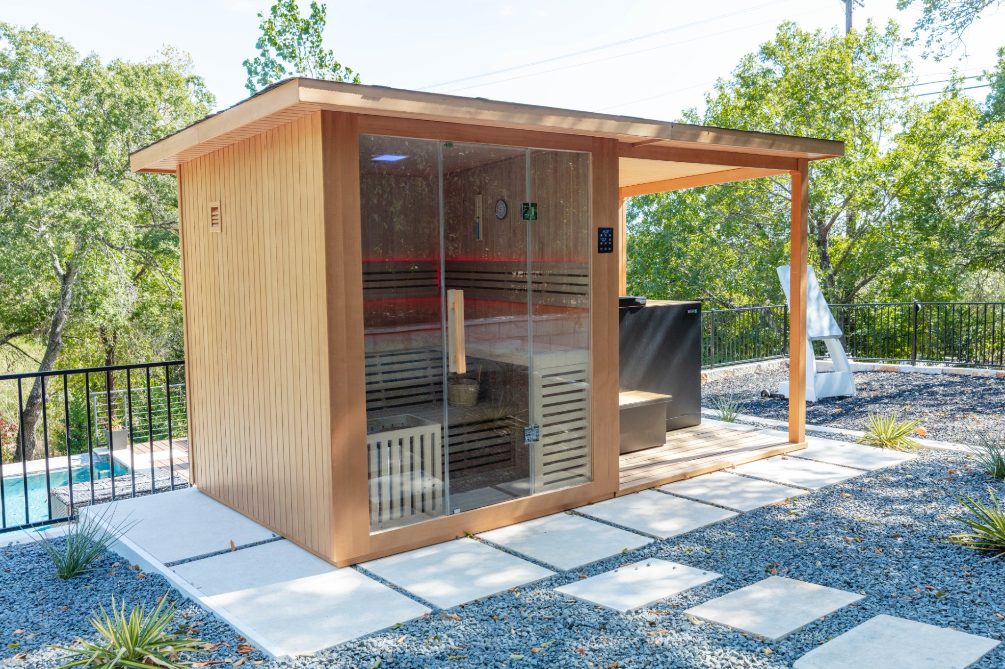 4 Person Extended Sauna & Inflatable Pod Plunge
